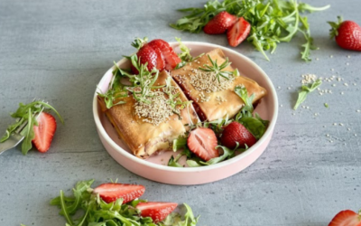 Truskawki z camembertem w cieście filo