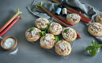 Drożdżówki z rabarbarem i ricottą