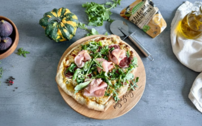 Sezonowa pizza z figą i serami