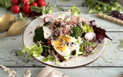 Sałatka z tuńczykiem i sosem chrzanowym